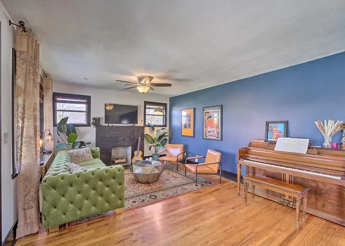 Amazing Musical Abode In Expo Square Neighborhood!