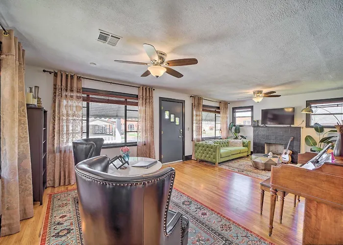 Amazing Musical Abode In Expo Square Neighborhood! *