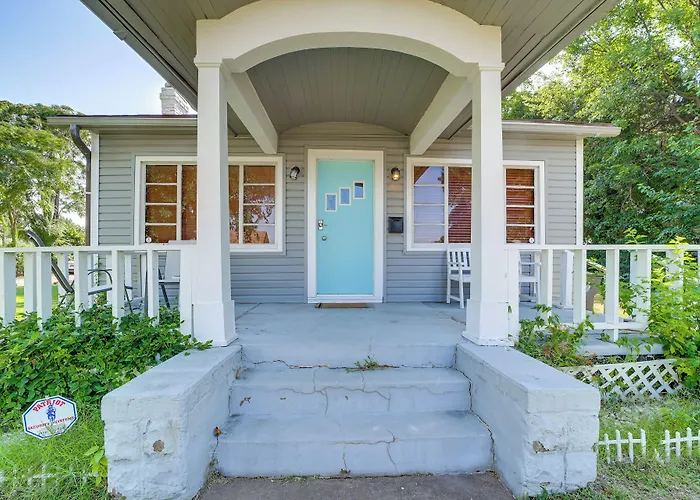 Amazing Musical Abode In Expo Square Neighborhood!