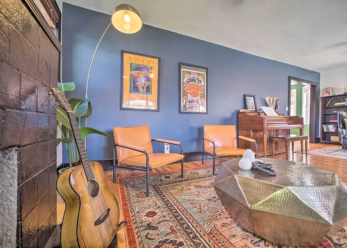 Amazing Musical Abode In Expo Square Neighborhood! *